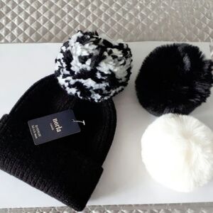 🆕️ Norla Black and White Pom Beanie Set.